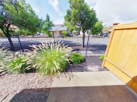 1695 Patterson St, Eugene, OR 97401