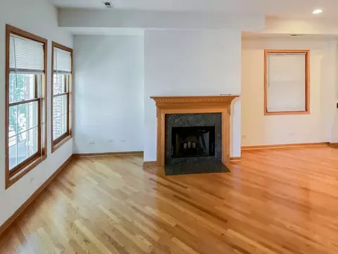 2732 N Wayne Ave, Chicago, IL 60614