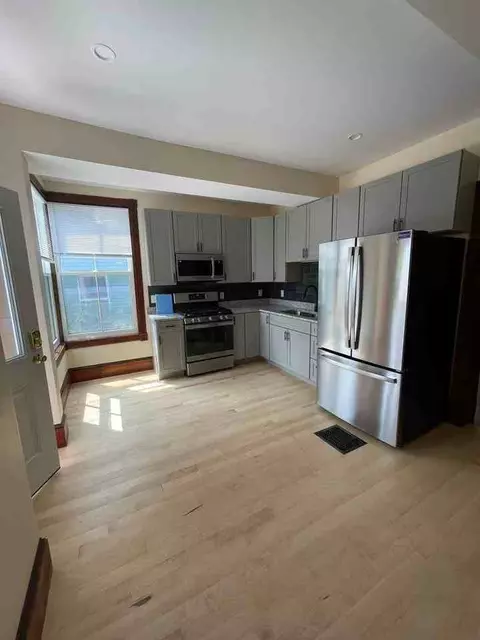 86 N Winooski Ave, Burlington, VT 05401