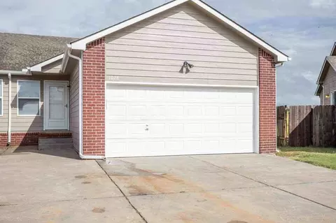 1028 E Karla Ave, Haysville, KS 67060