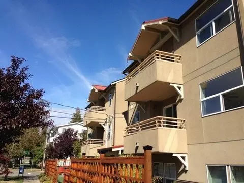 703 N 95th St, Seattle, WA 98103