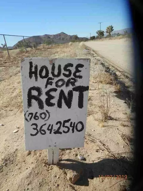 1050 Alta Ave, Landers, CA 92285 photo 2