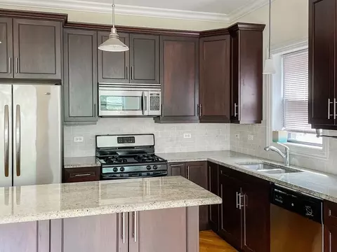 3229 N Kenmore Ave, Chicago, IL 60657