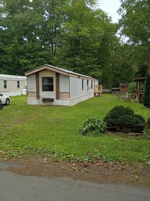 240 Oakhurst Ln, Thompsontown, PA 17094