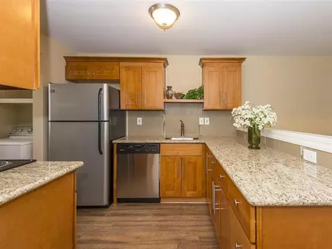 17662 NW Concordia Ct, Oak Hills, OR 97229