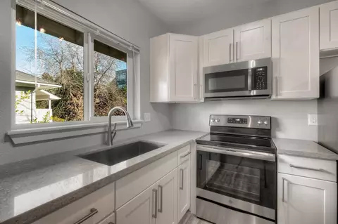 802 15th Ave, Seattle, WA 98122