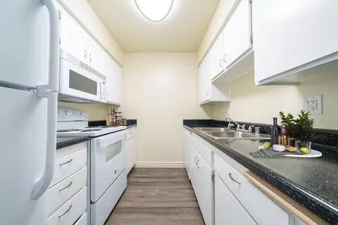 1215 Palomar Pl, Vista, CA 92084