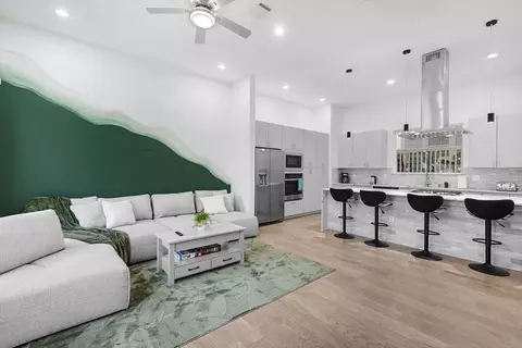 2107 Mcgowen St, Houston, TX 77004
