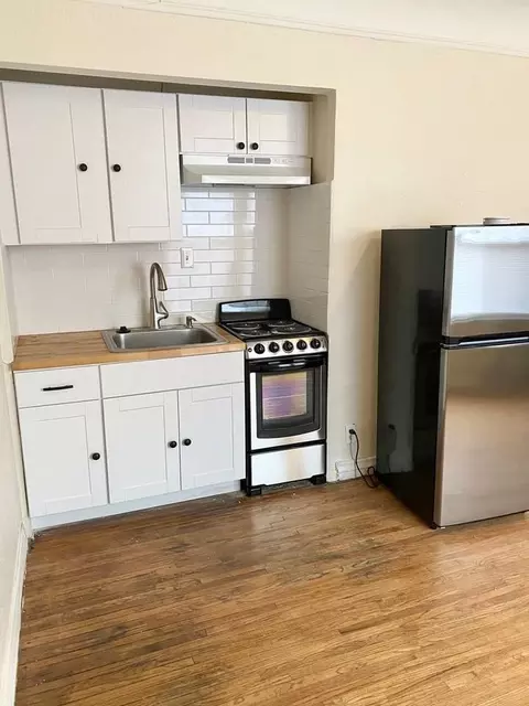 120 Glynn Ct, Detroit, MI 48202