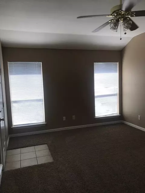 913 W Sierra Vista Ct, Midlothian, TX 76065
