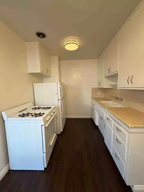 1154 E 3rd St, Long Beach, CA 90802