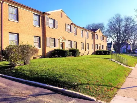 7734 W North Ave, Wauwatosa, WI 53213