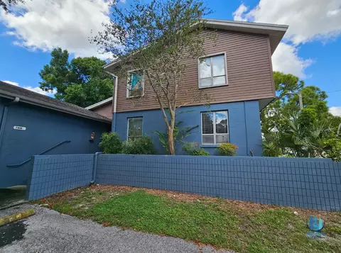 7610 W Powhatan Ave, Town N Country, FL 33615
