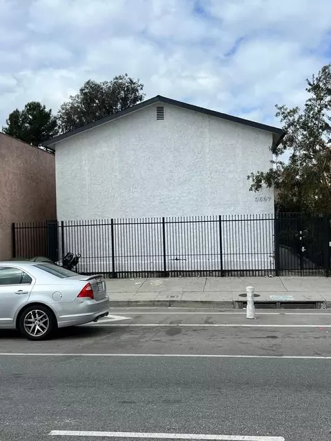 9607 S Broadway, Los Angeles, CA 90003