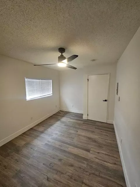 9607 S Broadway, Los Angeles, CA 90003