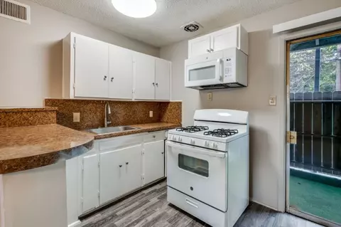 2213 Capri Dr, Fort Worth, TX 76114