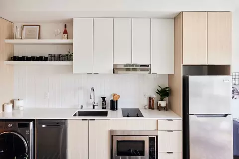 337 7th St W, Saint Paul, MN 55102