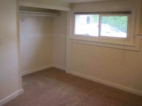 4559 5th Ave NE, Seattle, WA 98105