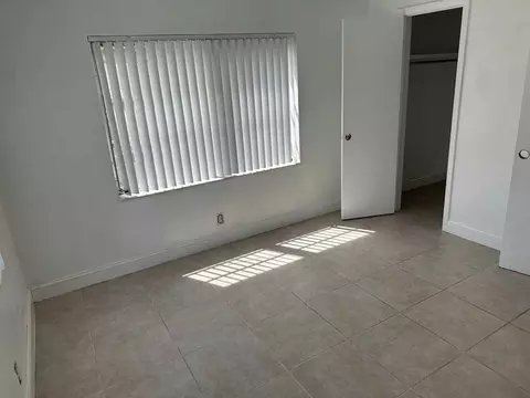 330 NW 20th St, Boca Raton, FL 33431