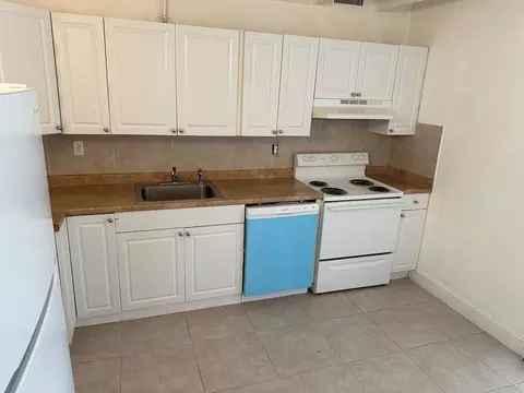330 NW 20th St, Boca Raton, FL 33431