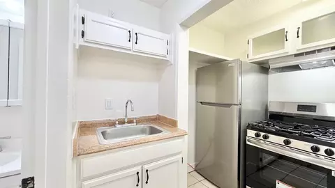 917 S Kenmore Ave, Los Angeles, CA 90006