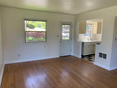 5104 SE Clinton St, Portland, OR 97206