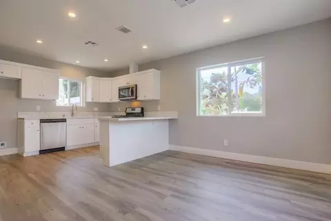 3266 Eureka Pl, Carlsbad, CA 92008