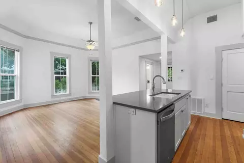 411 W San Antonio St, San Marcos, TX 78666