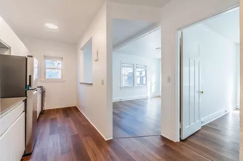 527 Eastlake Ave E, Seattle, WA 98109