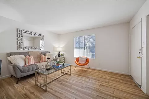1660 W T C Jester Blvd, Houston, TX 77008