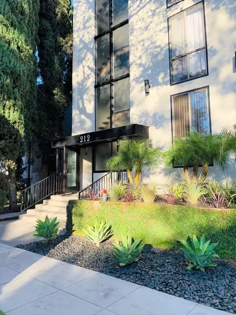 212 S Arnaz Dr, Beverly Hills, CA 90211