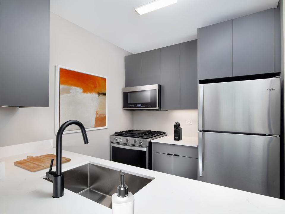  250 W 50th St, New York, NY 10019 photo 3