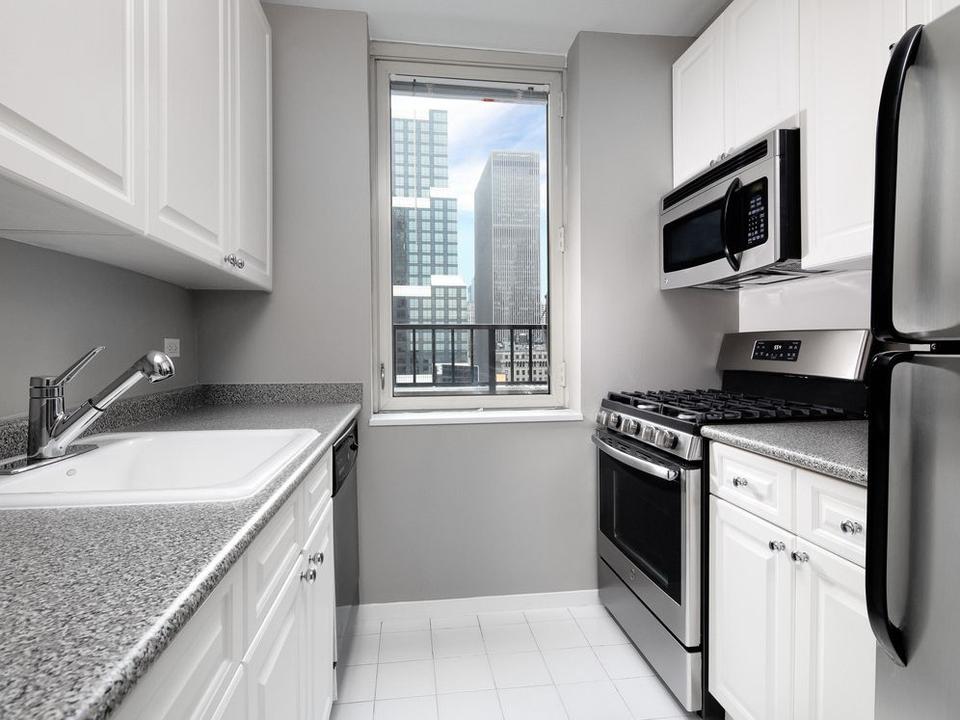  250 W 50th St, New York, NY 10019 photo 15