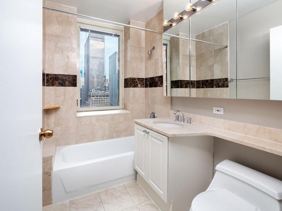  250 W 50th St, New York, NY 10019 photo 19
