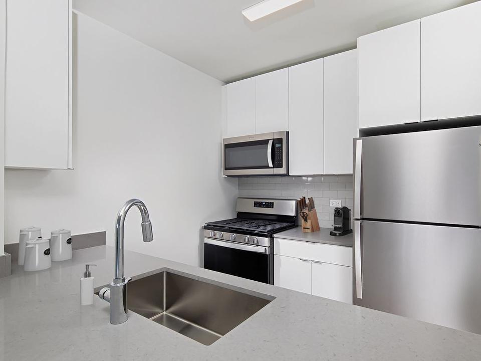  250 W 50th St, New York, NY 10019 photo 10