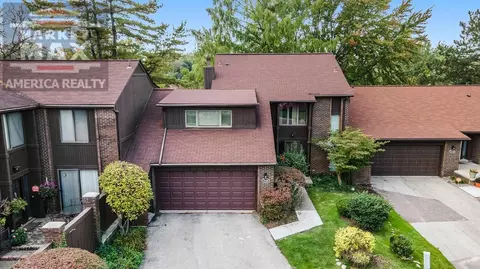 2160 Bordeaux, West Bloomfield, MI 48323