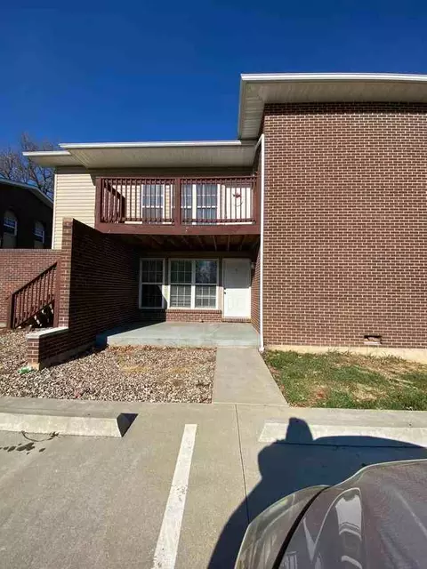 170 Westmount Dr, Farmington, MO 63640