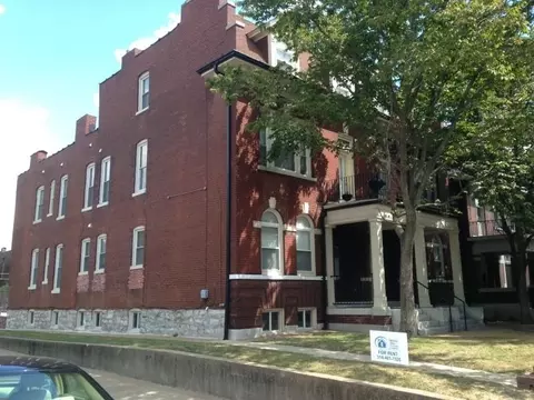 2029 Russell Blvd, Saint Louis, MO 63104