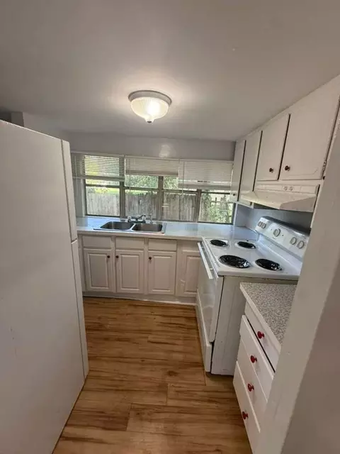 7661 Bentwillow Dr, Jacksonville, FL 32244