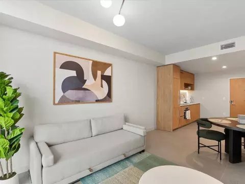11 NE 6th St, Miami, FL 33132