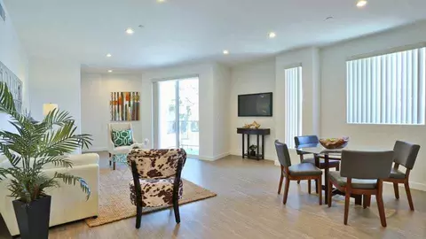 12700 Moorpark St #403, Los Angeles, CA 91604