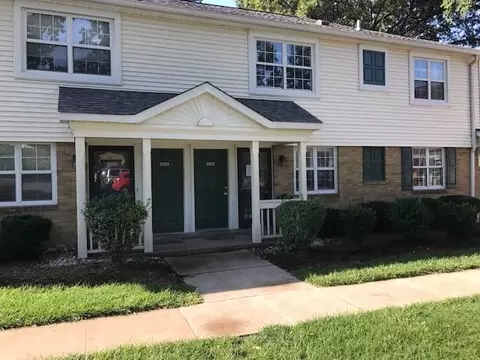 9152 Eager Rd, Brentwood, MO 63144