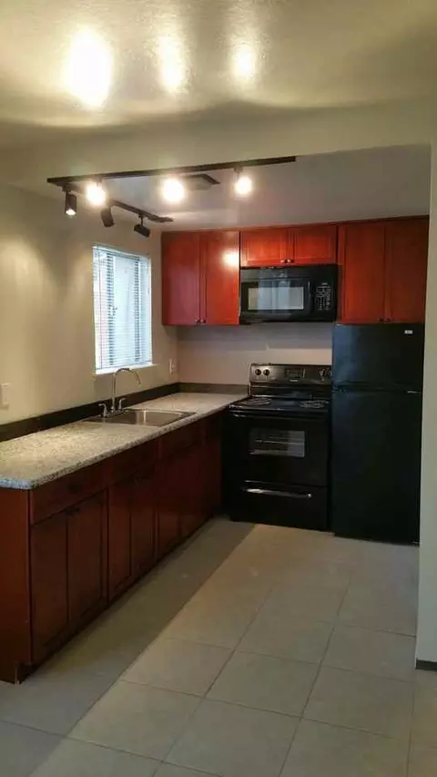 2118 H St, Sacramento, CA 95816