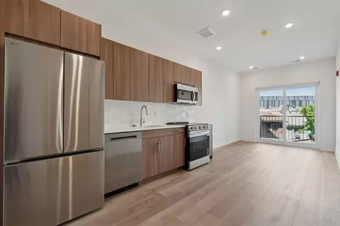 130 W Girard Ave, Philadelphia, PA 19123