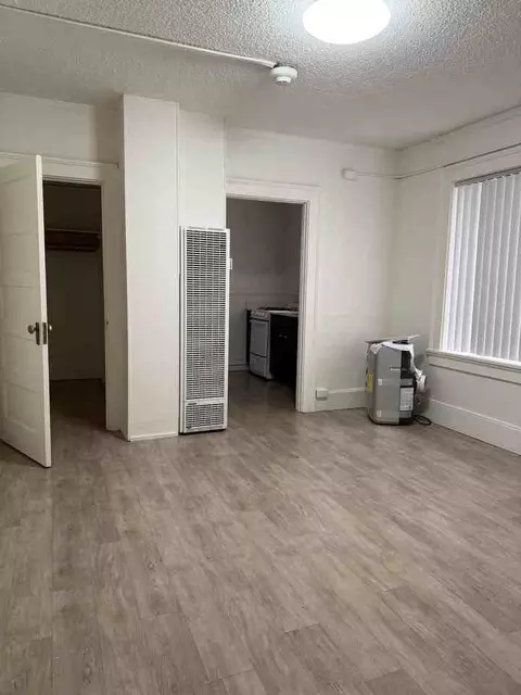 929 SW Salmon St, Portland, OR 97205
