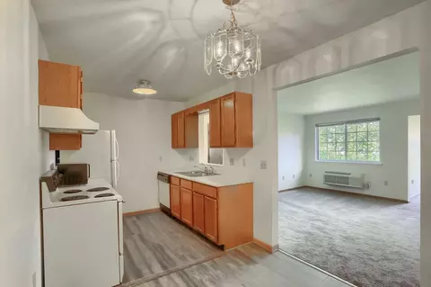 402 Kittery Ridge Dr, New Castle, PA 16101