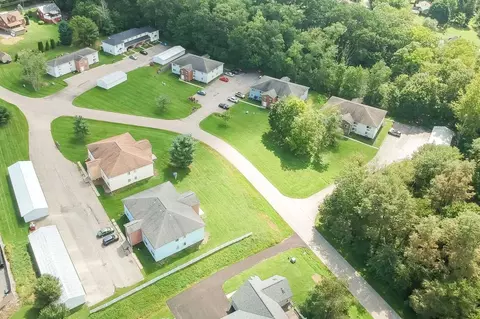402 Kittery Ridge Dr, New Castle, PA 16101