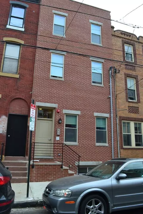 774 S 15th St #1F, Philadelphia, PA 19146