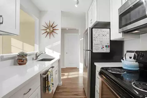 1221 Queen Anne Ave N, Seattle, WA 98109