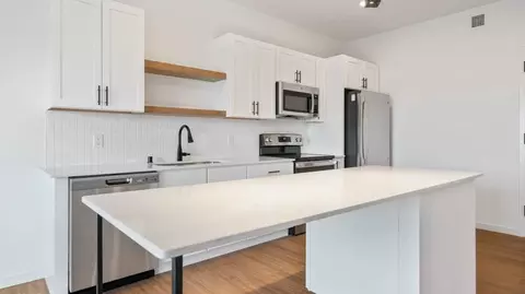 100 N Farwell St, Eau Claire, WI 54703